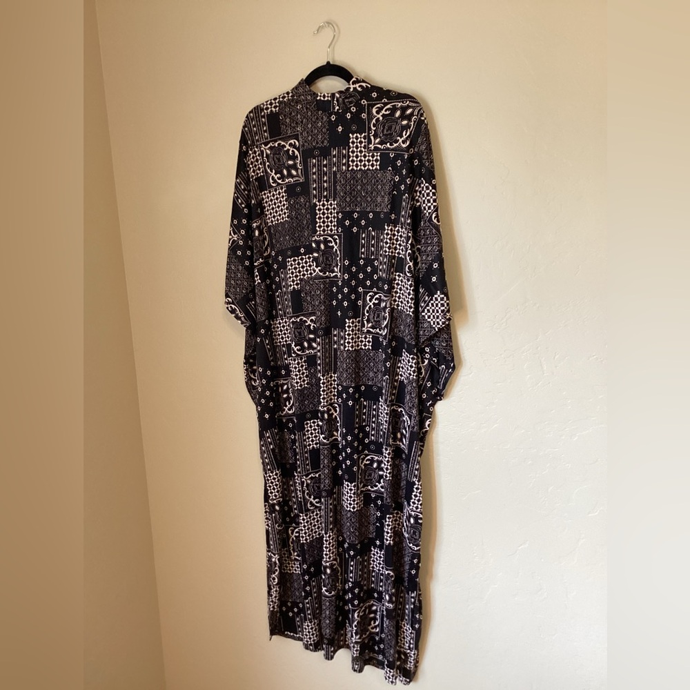 70s Vintage Black and White Mock Neck Patterned Kaftan